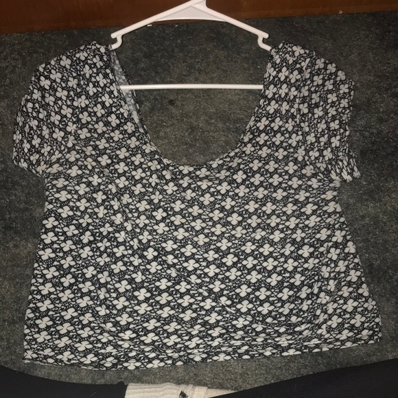 I am selling a AEROPOSTALE (M) cropped top, - Picture 1 of 3